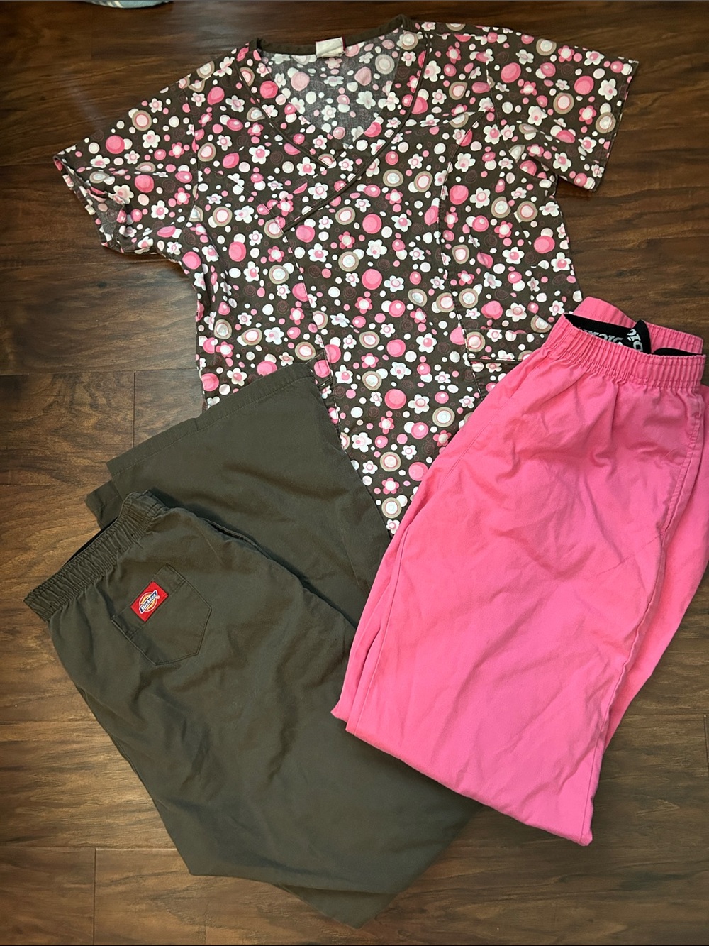 Dickies Women’s Scrub Set Brown and Pink Floral Print 1 Top 2 Pants